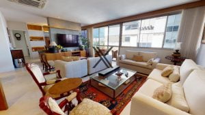 Apartamento de 3 Quartos Reformado no Leblon 1