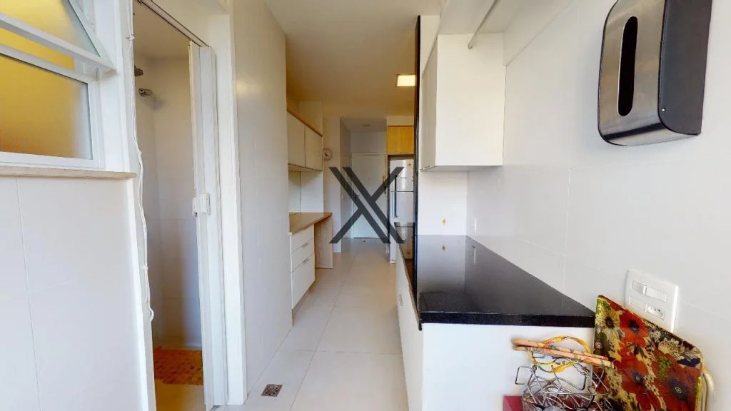 Apartamento de 3 Quartos Reformado no Leblon 23