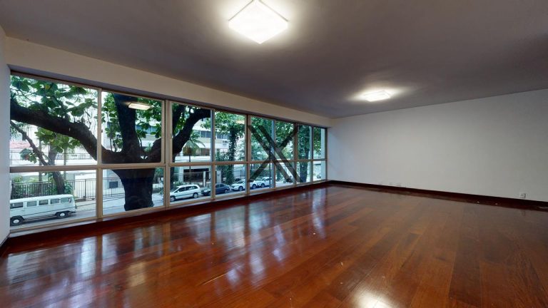 Apartamento de 4 Quartos na Quadra da Praia Leblon — foto 1