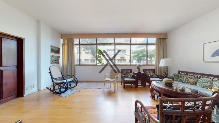 Apartamento Quadra da Praia com 3 Quartos Leblon — foto 1