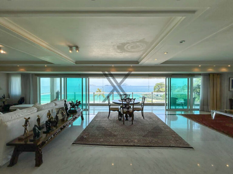 Apartamento Linear no Leblon com 2 suítes e vista mar
